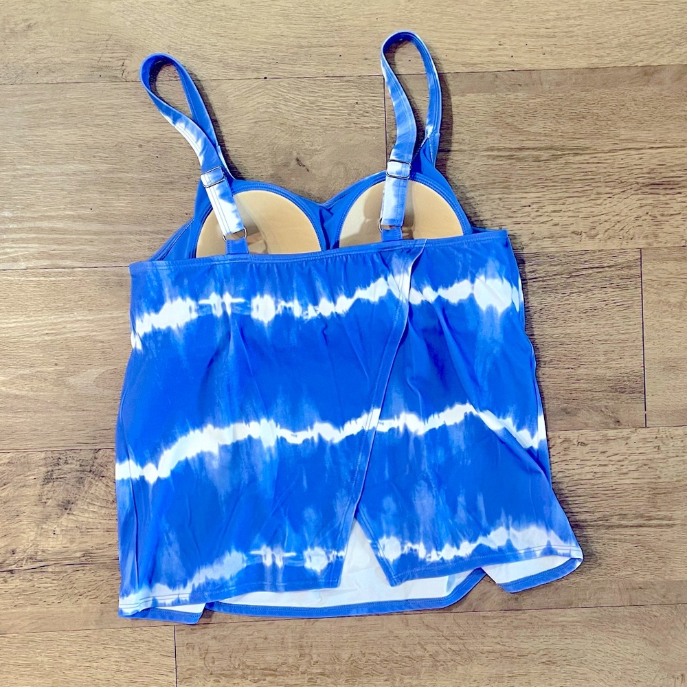 Zuda Flowy Tankini with Adjustable Straps - Picture 3 of 5